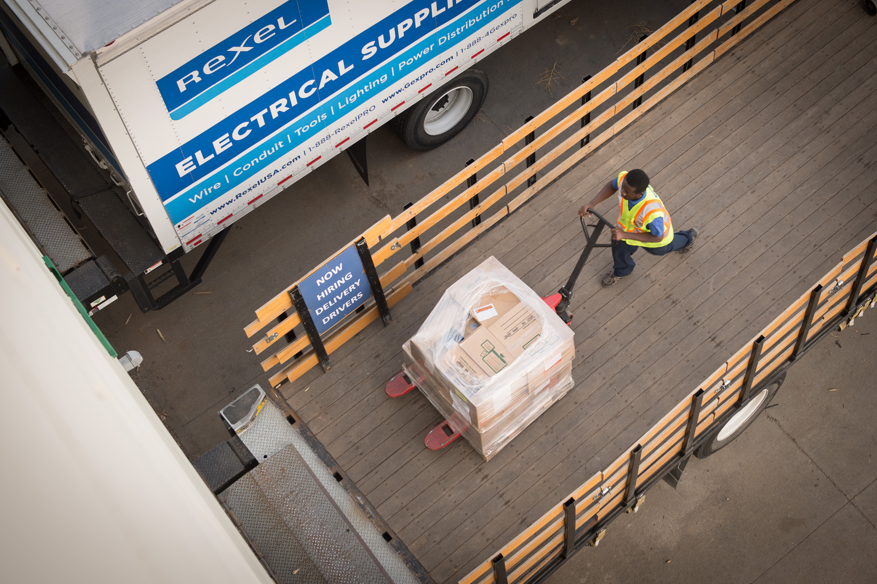 Logistics transportation driver uploads cargo